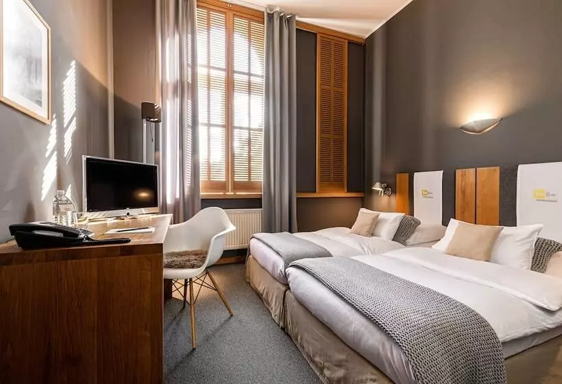 酒店 Yoho   The Young