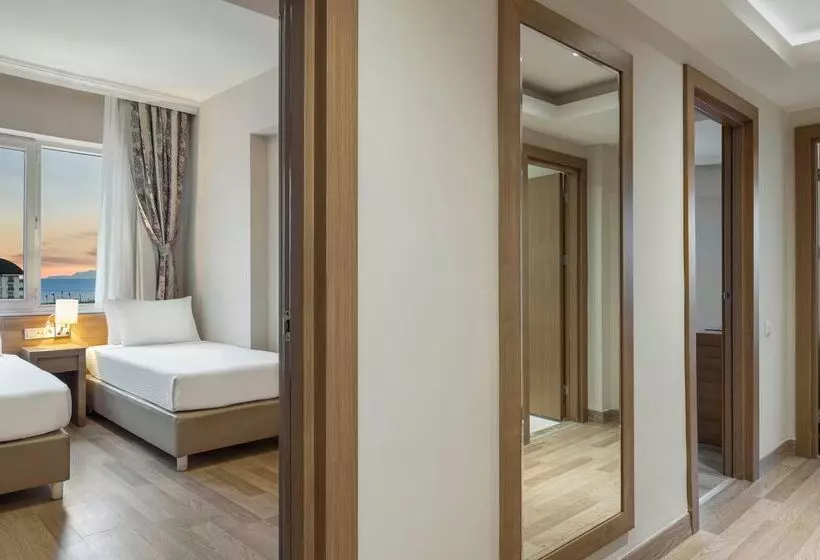 Ramada Resort By Wyndham Lara