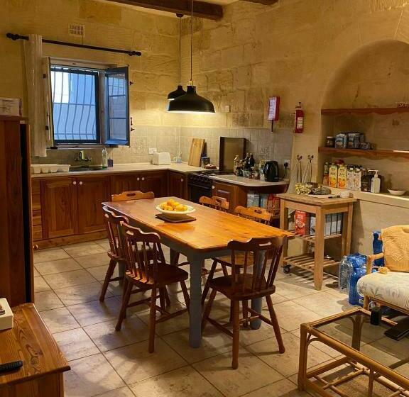 تختخواب و صبحانه Gozo Silence