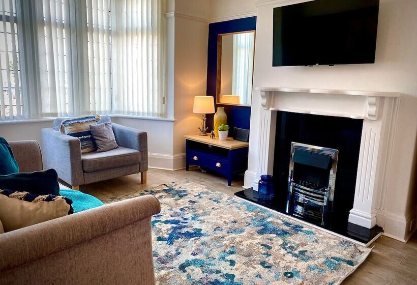 Clifton Stylish Hot Tub House In Blackpool