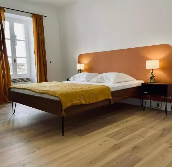 Superbe Appartement T2 En Plein Centre D Ajaccio, Rue Fesch