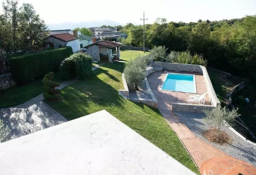 تختخواب و صبحانه Castle House Rooms, Swimming Pool & Sauna & Tennis Court & Wine Cellar