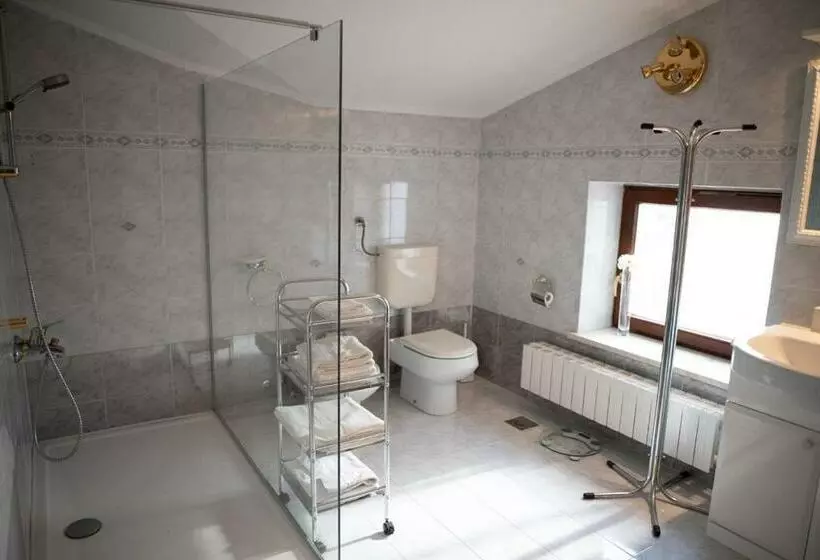 تختخواب و صبحانه Castle House Rooms, Swimming Pool & Sauna & Tennis Court & Wine Cellar