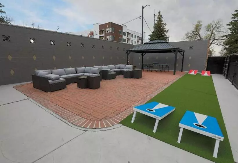 Modern Motel