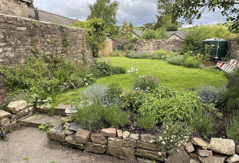 Bed and Breakfast Six On Castle