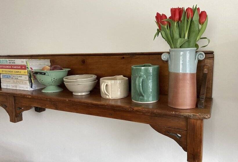 Bed and Breakfast Six On Castle