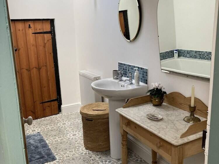 Bed and Breakfast Six On Castle