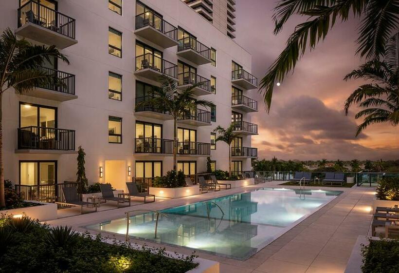 ホテル Aka West Palm