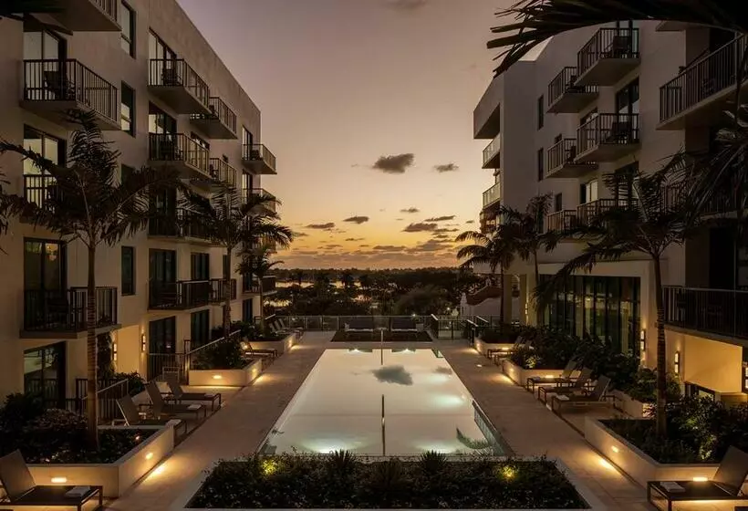 Hotelli Aka West Palm