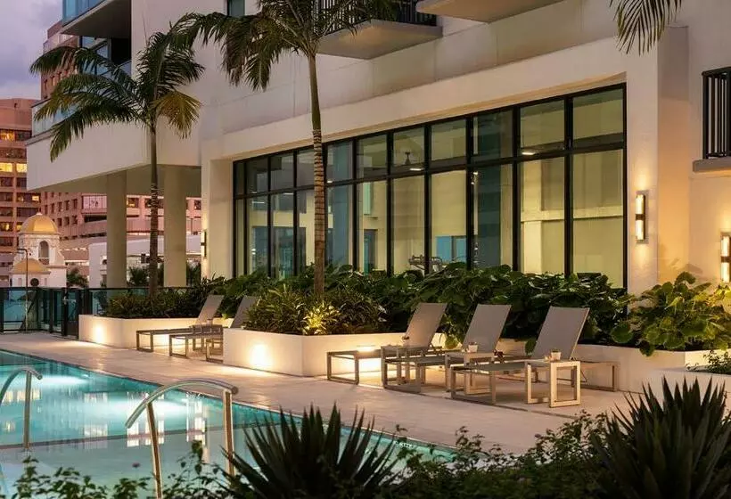 Hotelli Aka West Palm