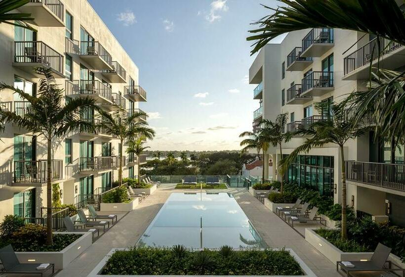 ホテル Aka West Palm