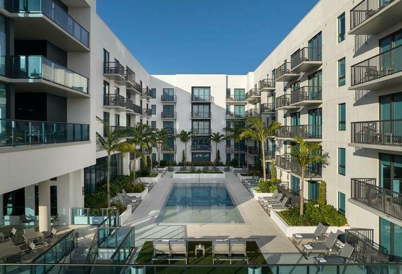 ホテル Aka West Palm