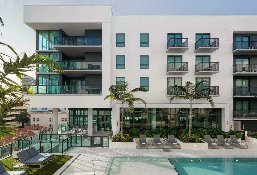 ホテル Aka West Palm