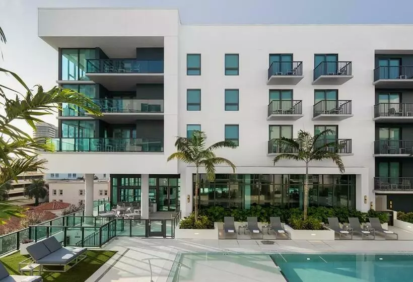 Hotelli Aka West Palm