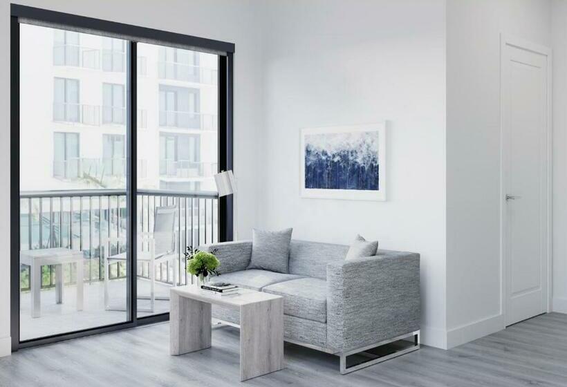 ホテル Aka West Palm