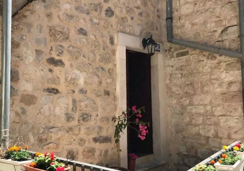 Puerta Hotel Kotor