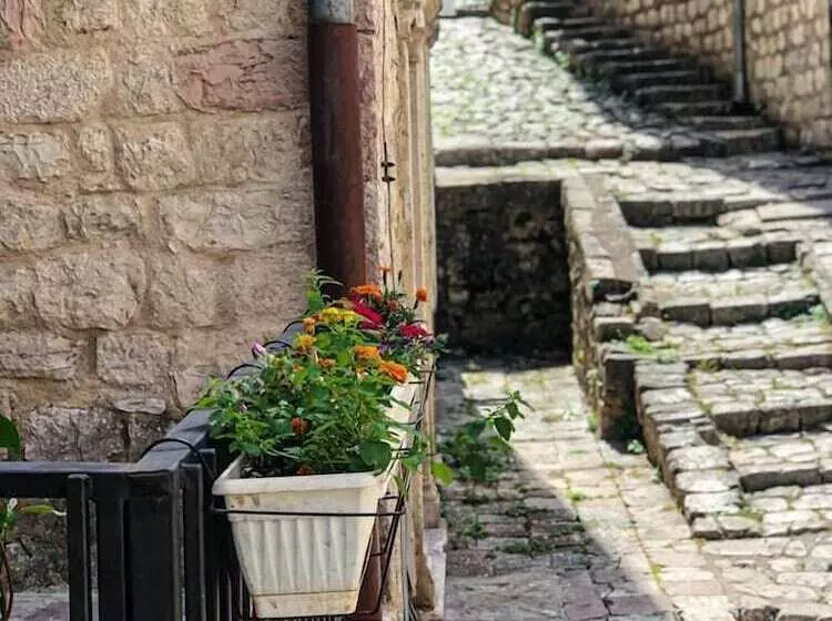 Puerta Hotel Kotor