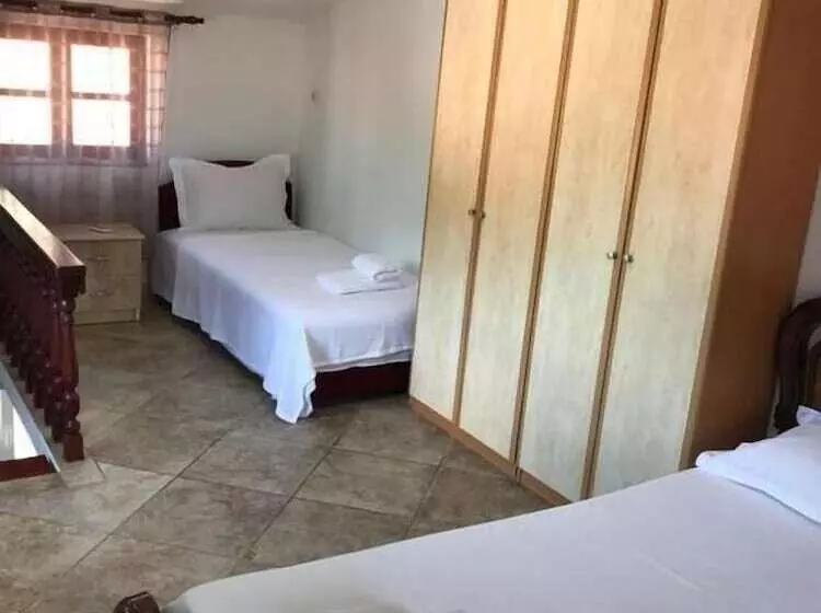 Puerta Hotel Kotor