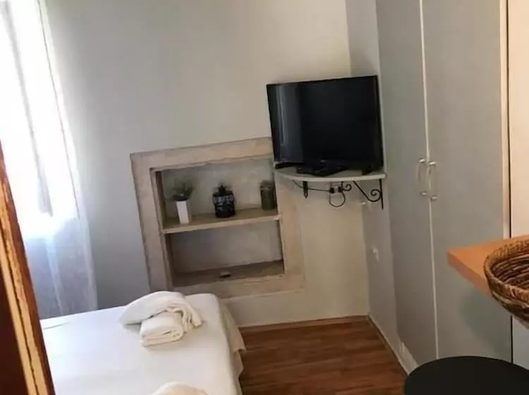 Puerta Hotel Kotor