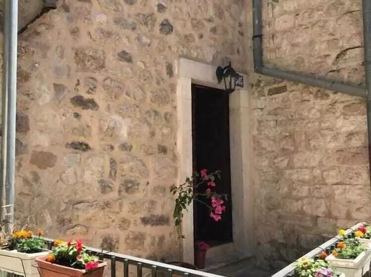 Puerta Hotel Kotor