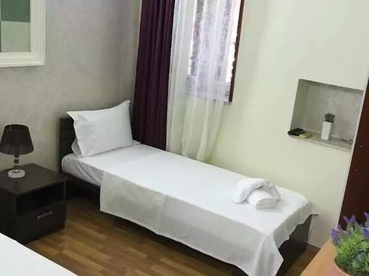 Puerta Hotel Kotor