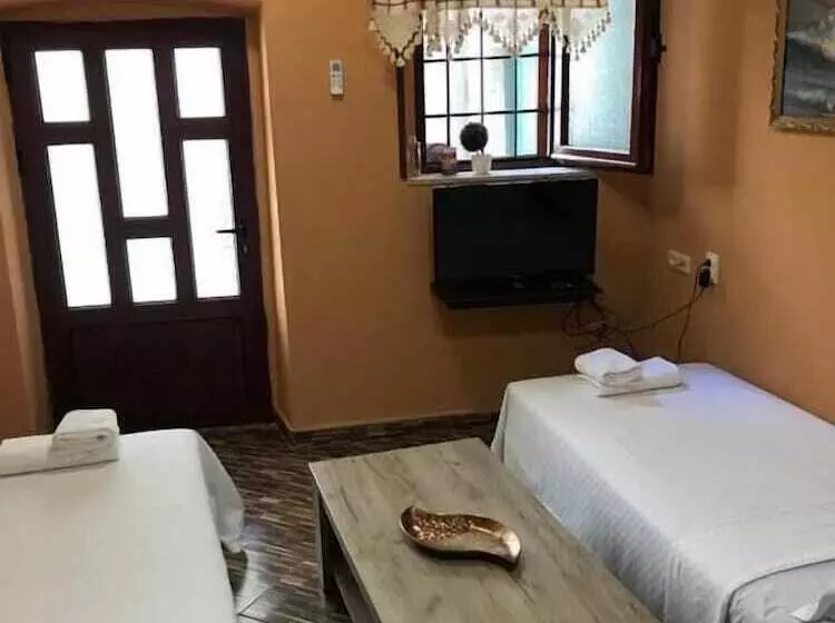 Puerta Hotel Kotor