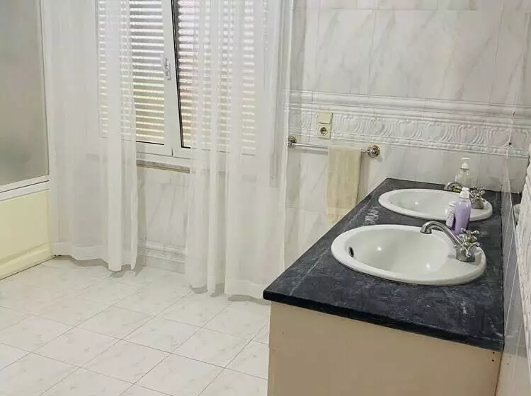 پانسیون Dmcharme