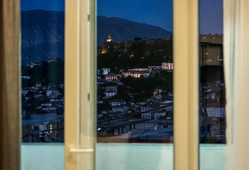 ペンション Patio Rooms Gjirokaster