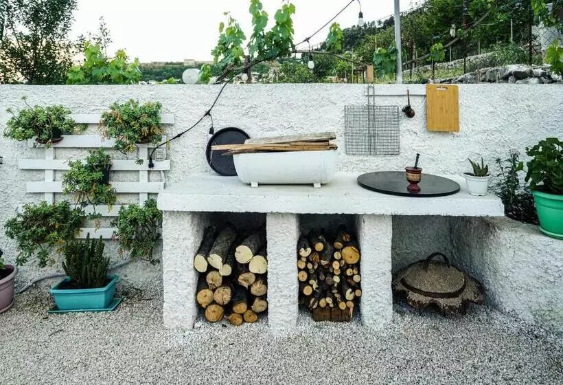 ペンション Patio Rooms Gjirokaster