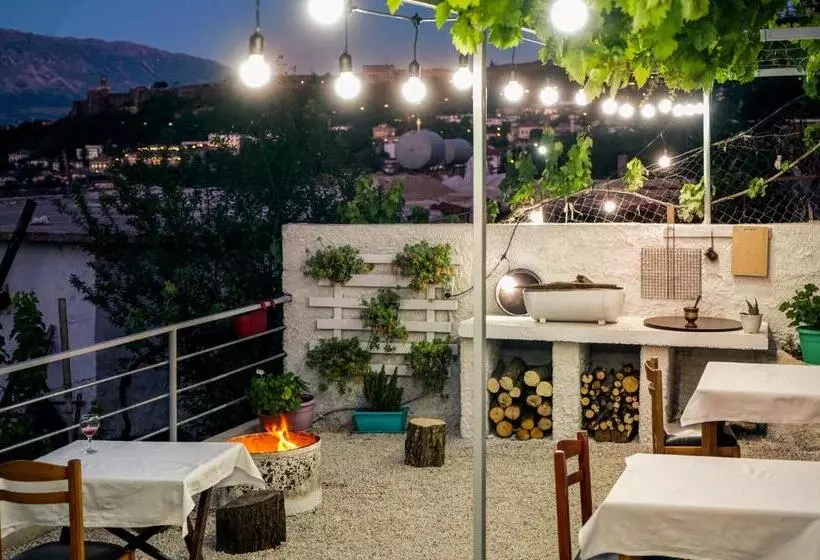 ペンション Patio Rooms Gjirokaster