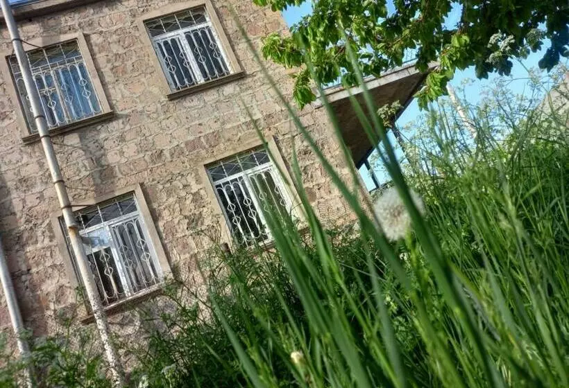 Aamiaismajoitus (B&B) Monavard