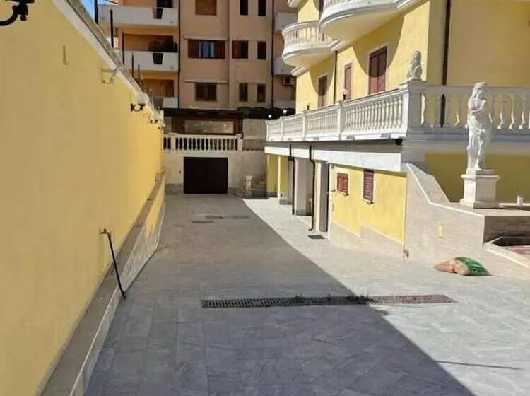 تختخواب و صبحانه Nicole House
