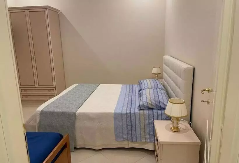 تختخواب و صبحانه Nicole House