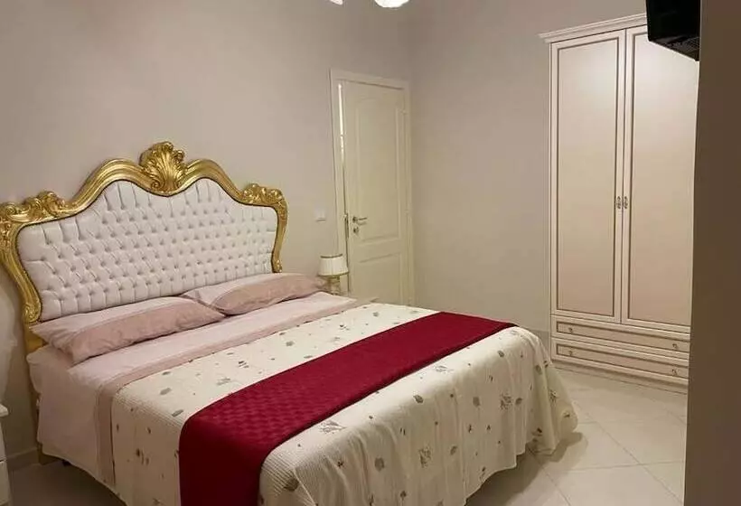 تختخواب و صبحانه Nicole House