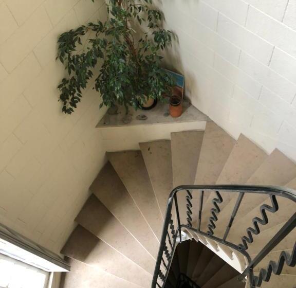 膳宿费 La Pignotte