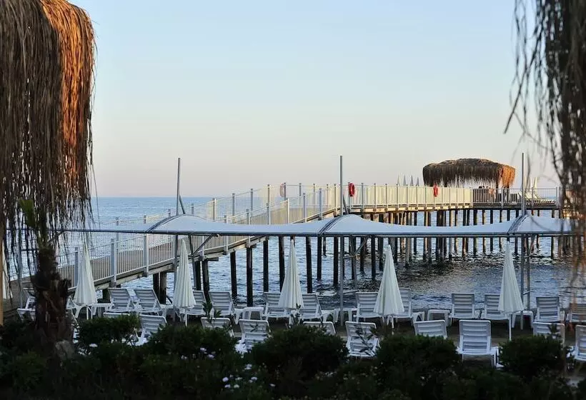 Adenya Hotel & Resort