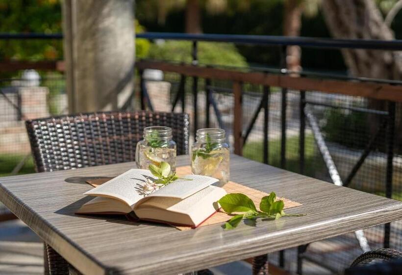 Byzantio Hotel & Apartments