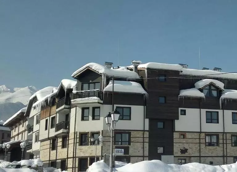 Gondola Apartments & Suites