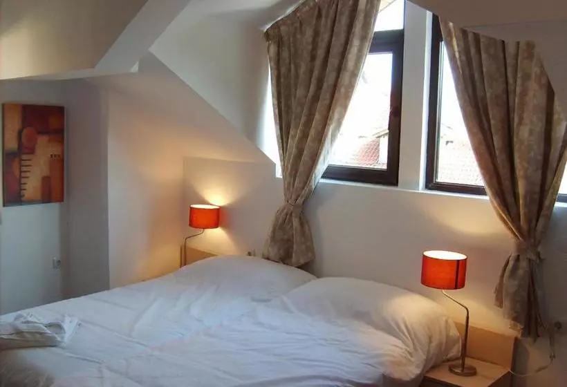 Gondola Apartments & Suites