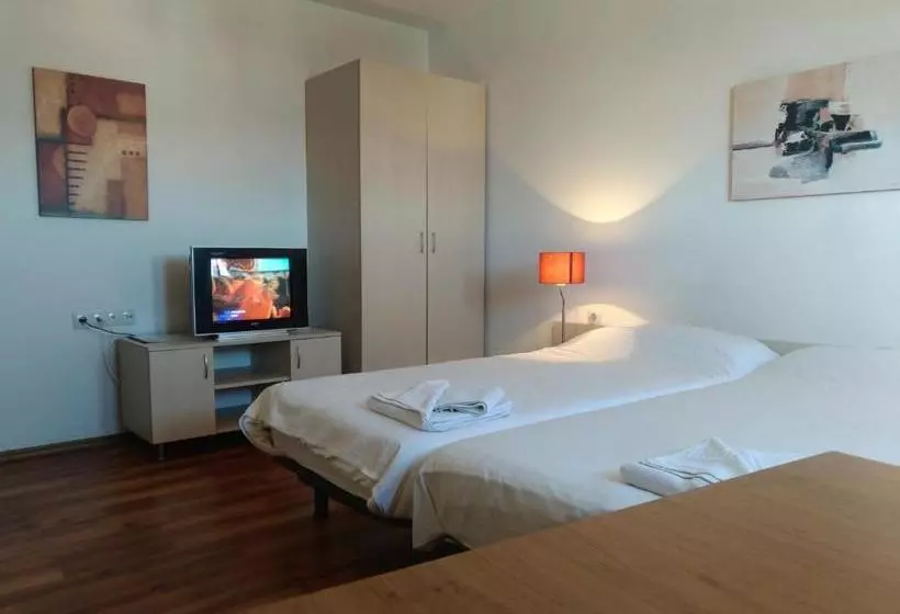 Gondola Apartments & Suites