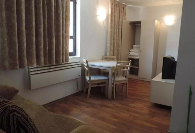 Gondola Apartments & Suites