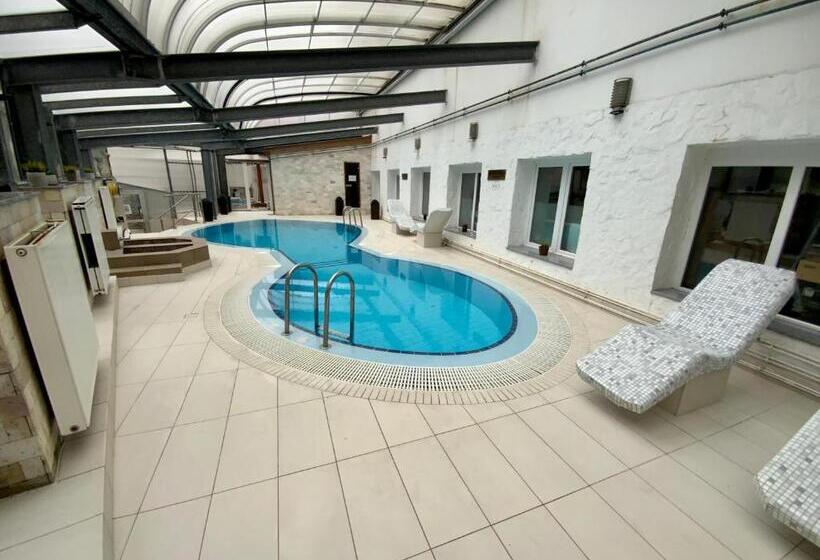 فندق Bástya Konferencia és Wellness