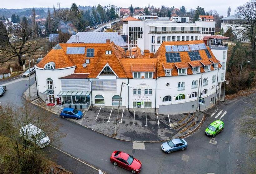 فندق Bástya Konferencia és Wellness