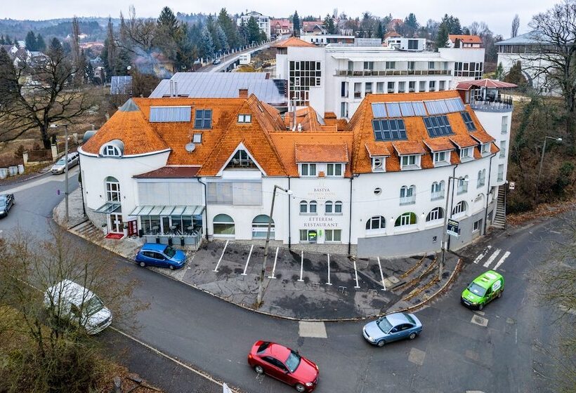 فندق Bástya Konferencia és Wellness