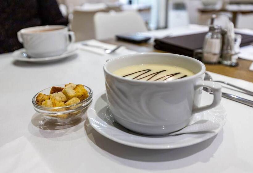 فندق Bástya Konferencia és Wellness