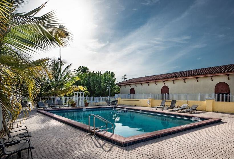 Captain S Table Hotel By Everglades Adventures