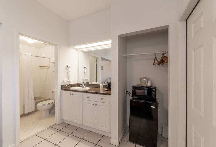 Captain S Table Hotel By Everglades Adventures