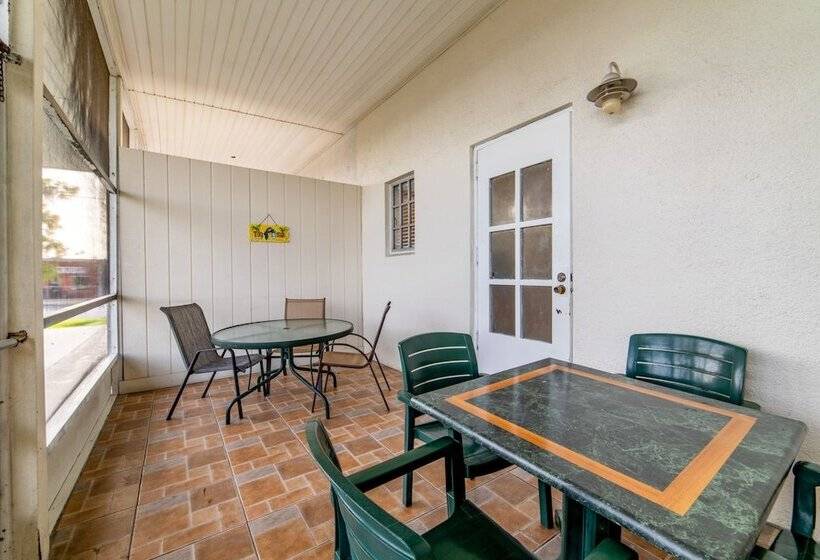 Captain S Table Hotel By Everglades Adventures