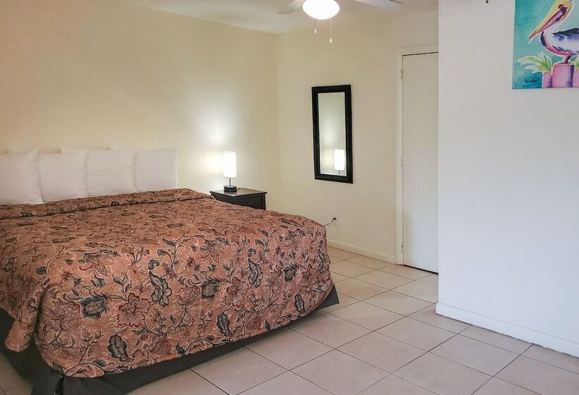 Captain S Table Hotel By Everglades Adventures