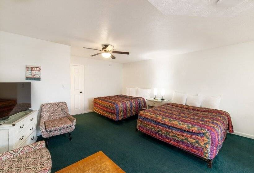 Captain S Table Hotel By Everglades Adventures